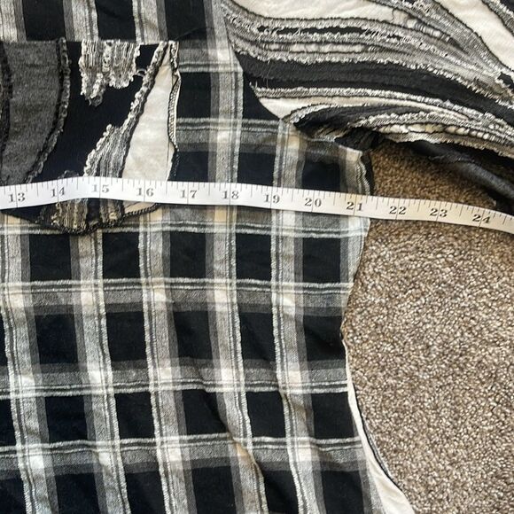 Kamana Black and White Single Pocket Tunic size removed see measurements - Picture 10 of 13